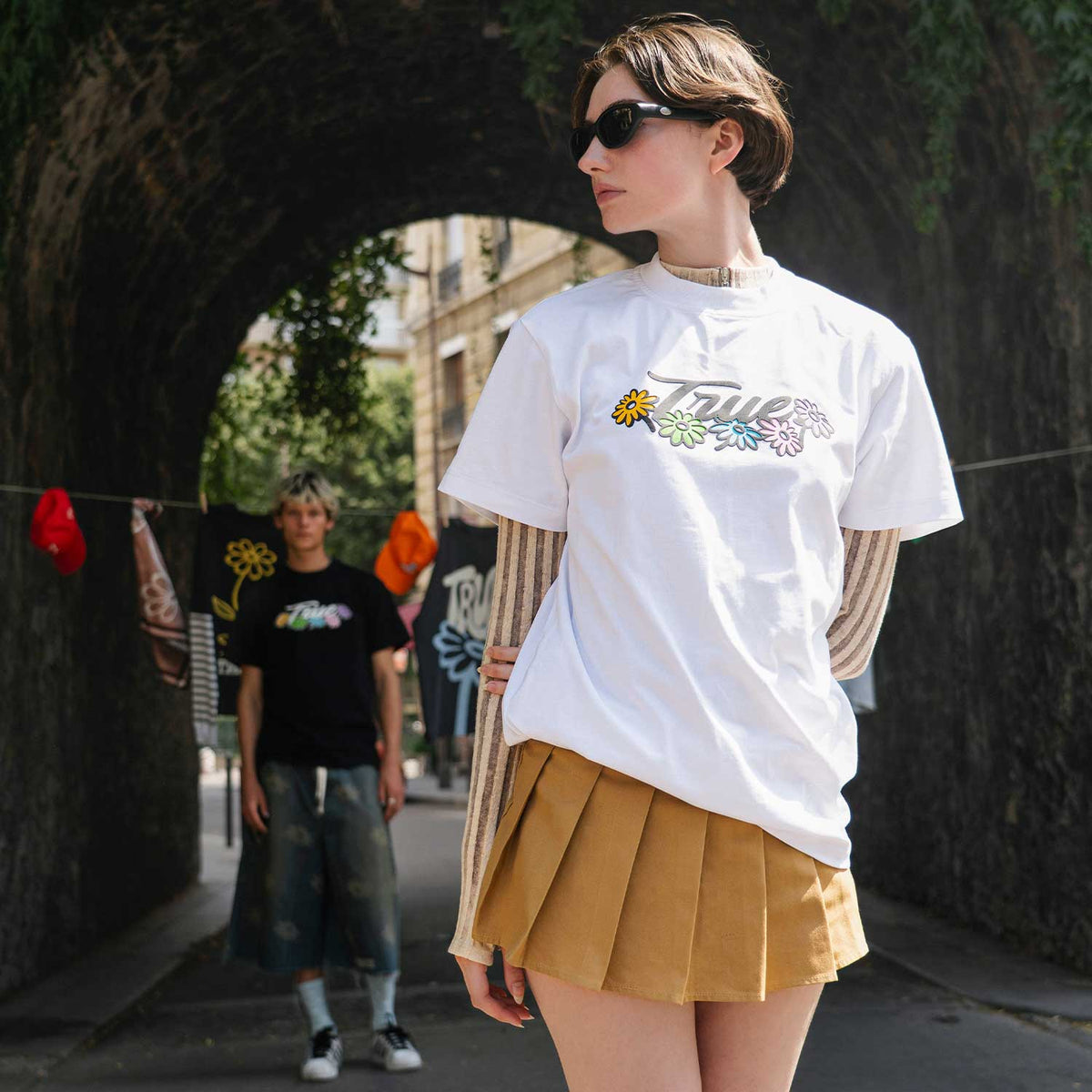 FLOWERS LOGO T-SHIRT - WHITE