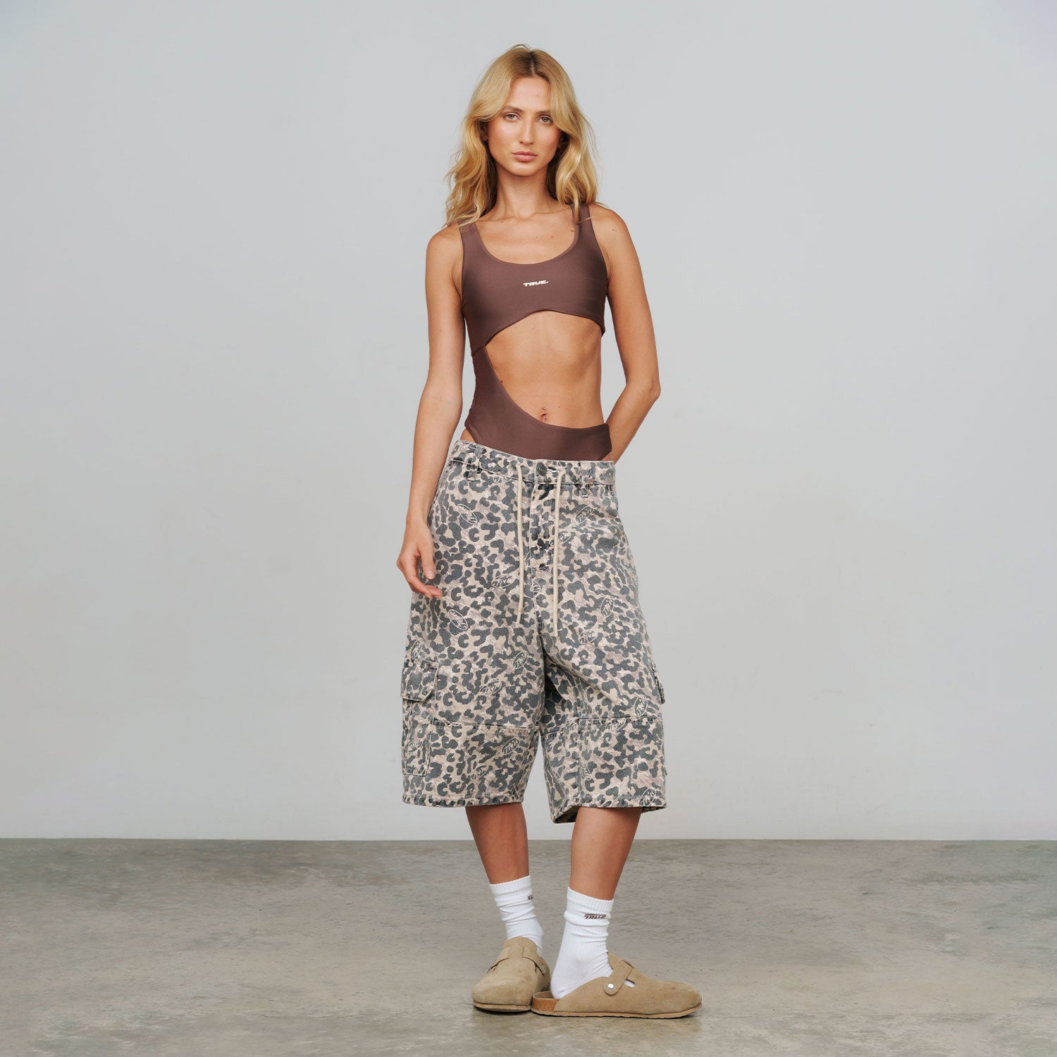 INTUITION LEOPARD CARGO JORTS - CAMEL