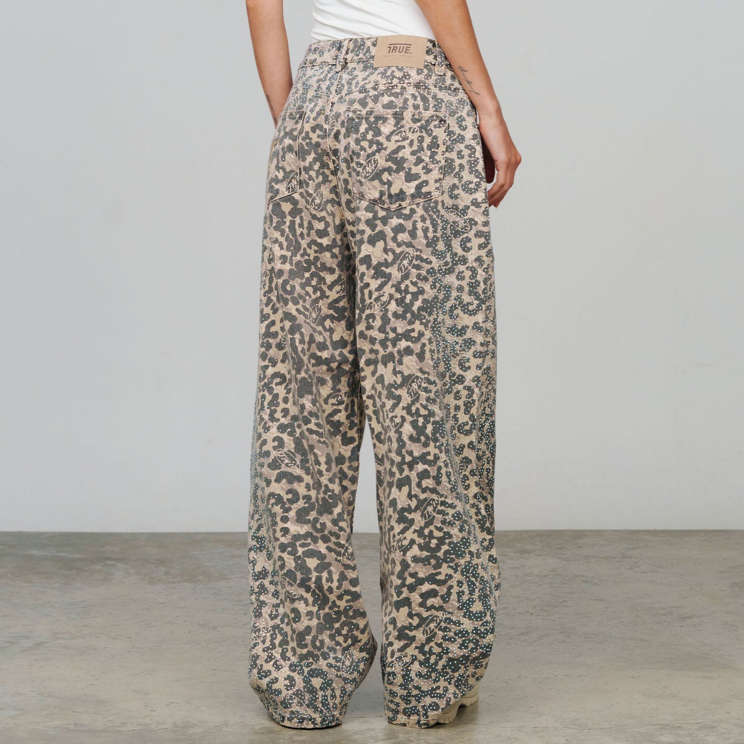 LEOPARD WIDE-LEG JEANS - CAMEL