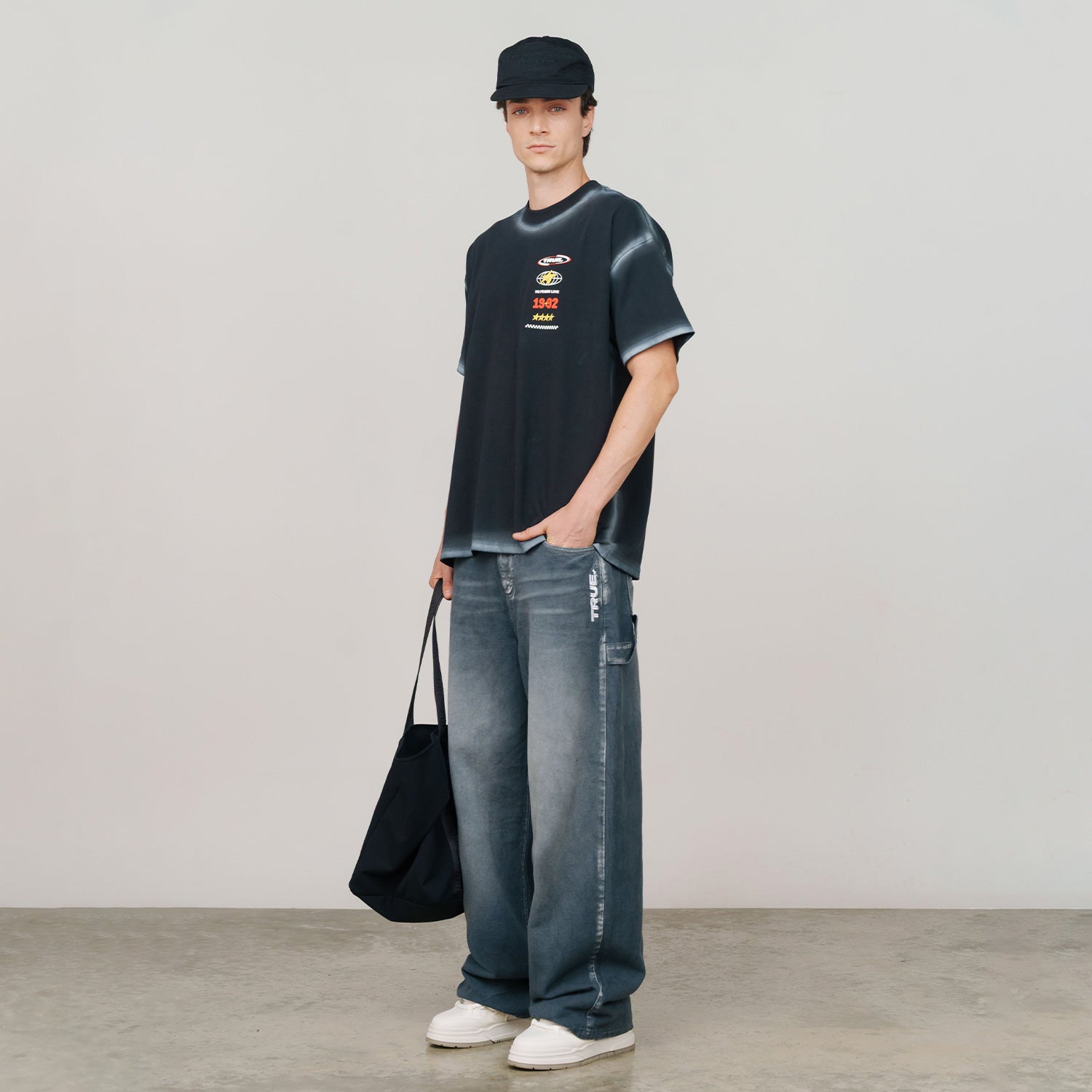 NO FINISH LINE OVERSIZED T-SHIRT - BLACK