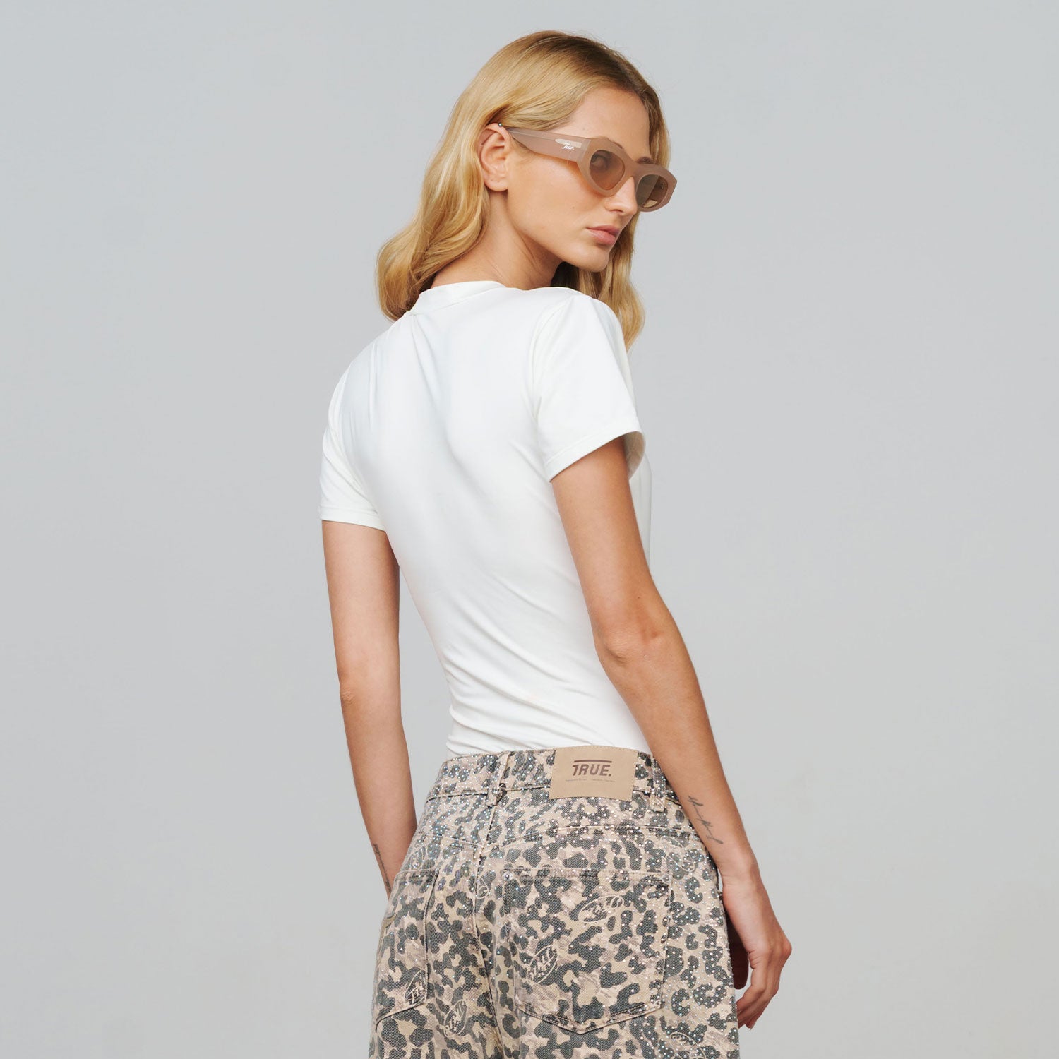 SHORT SLEEVE CREWNECK BODYSUIT - CREAM