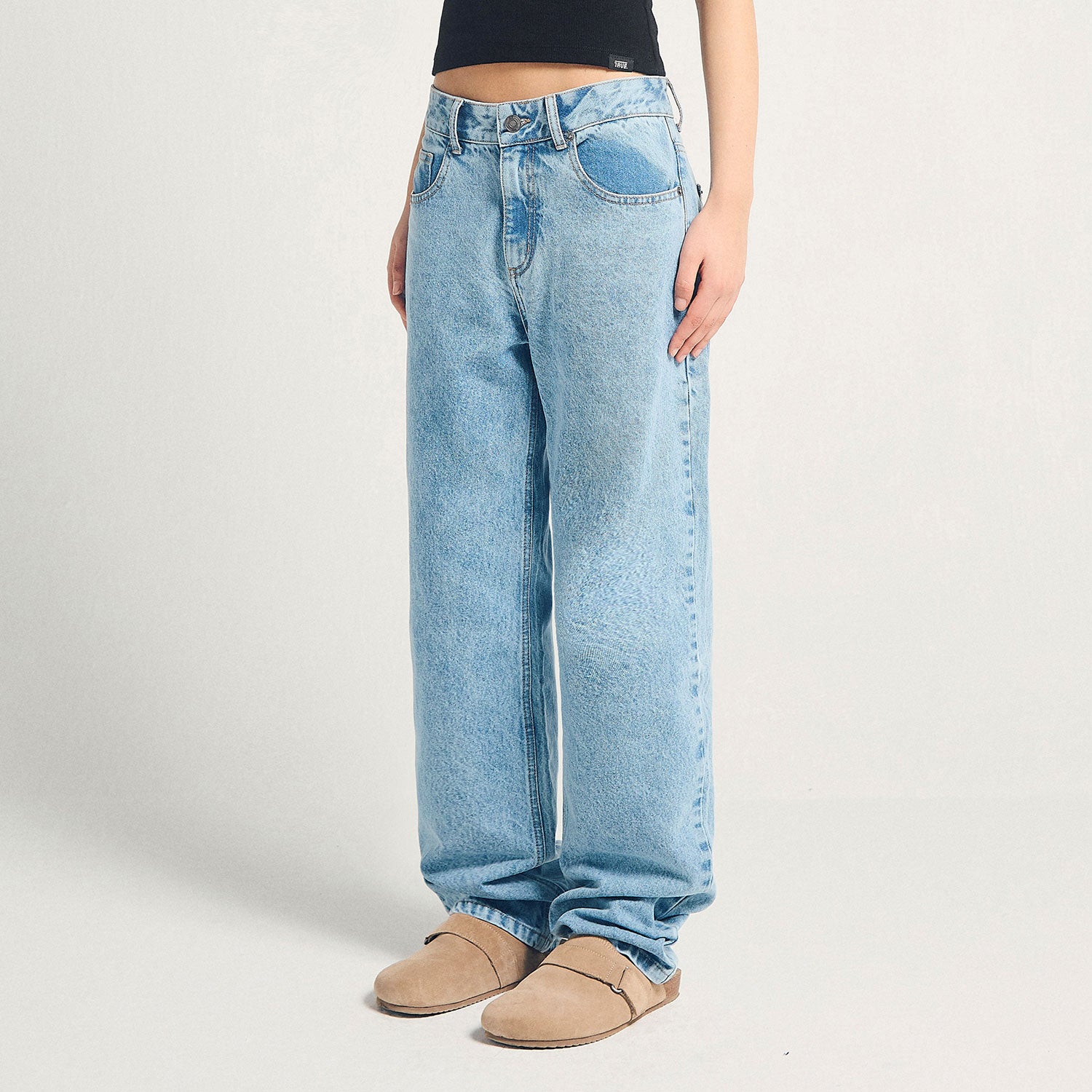 SIGNATURE STRAIGHT LEG DENIM - BLUE