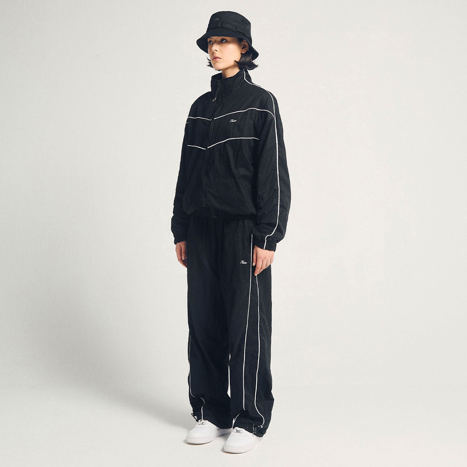 SIGNATURE TRACK JACKET - BLACK