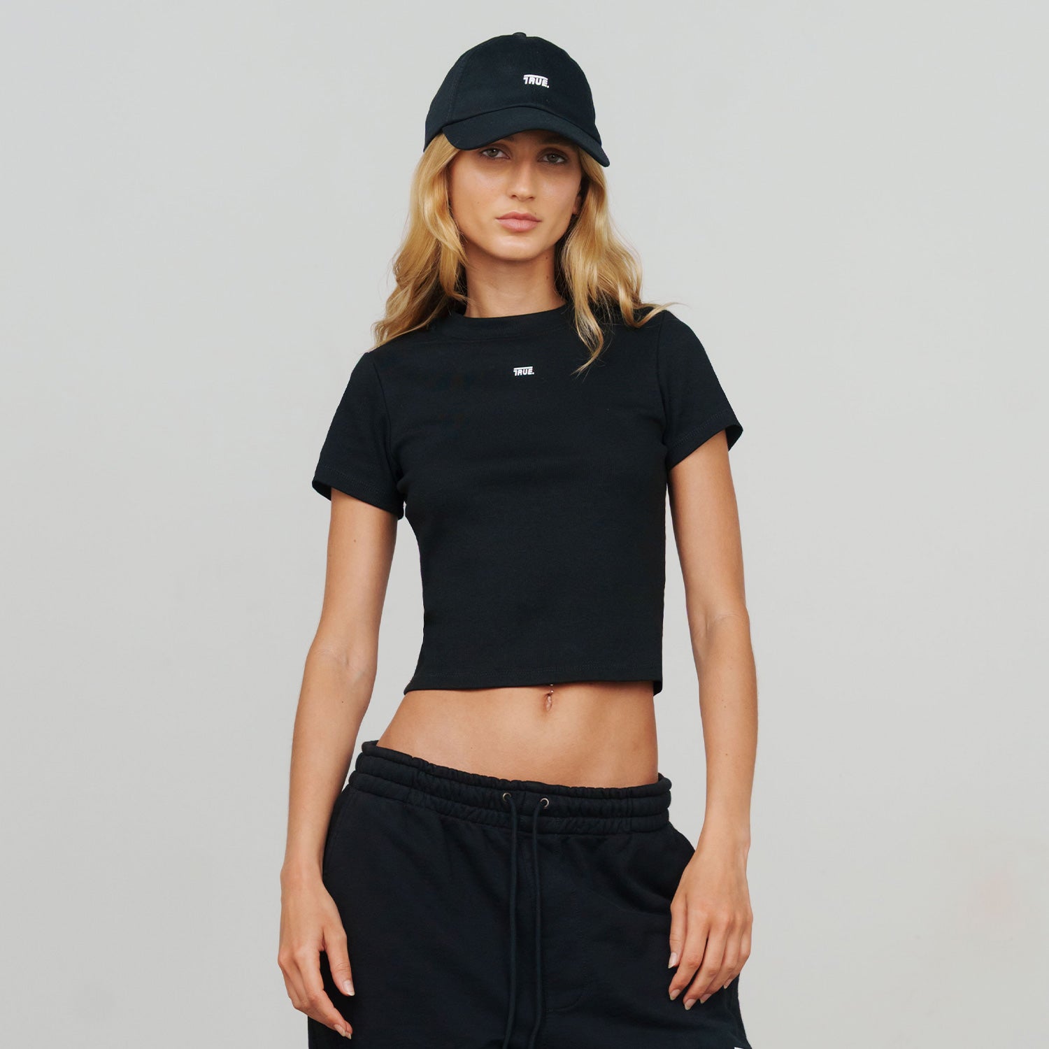 SLIM RIBBED FITTED TEE - BLACK
