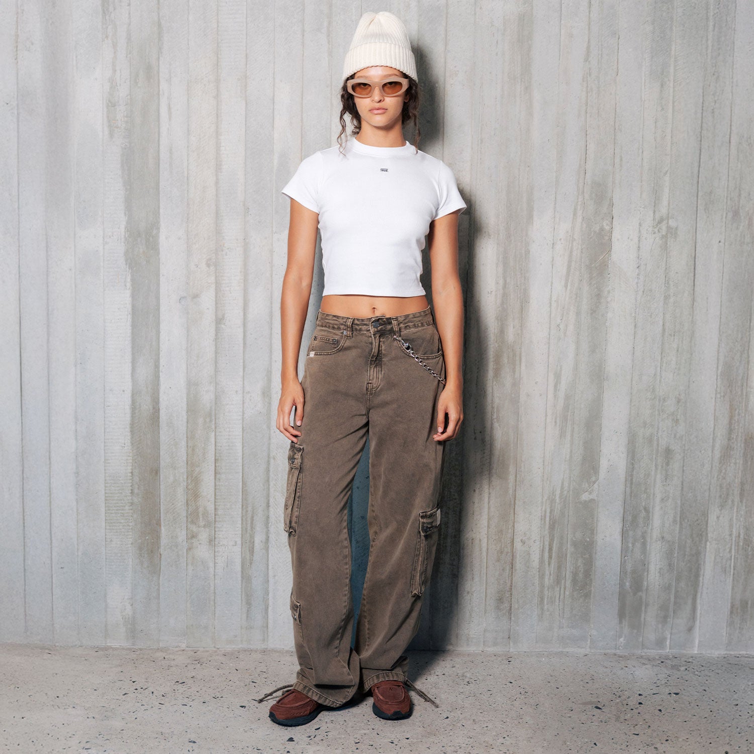 SLIM RIBBED FITTED TEE - WHITE