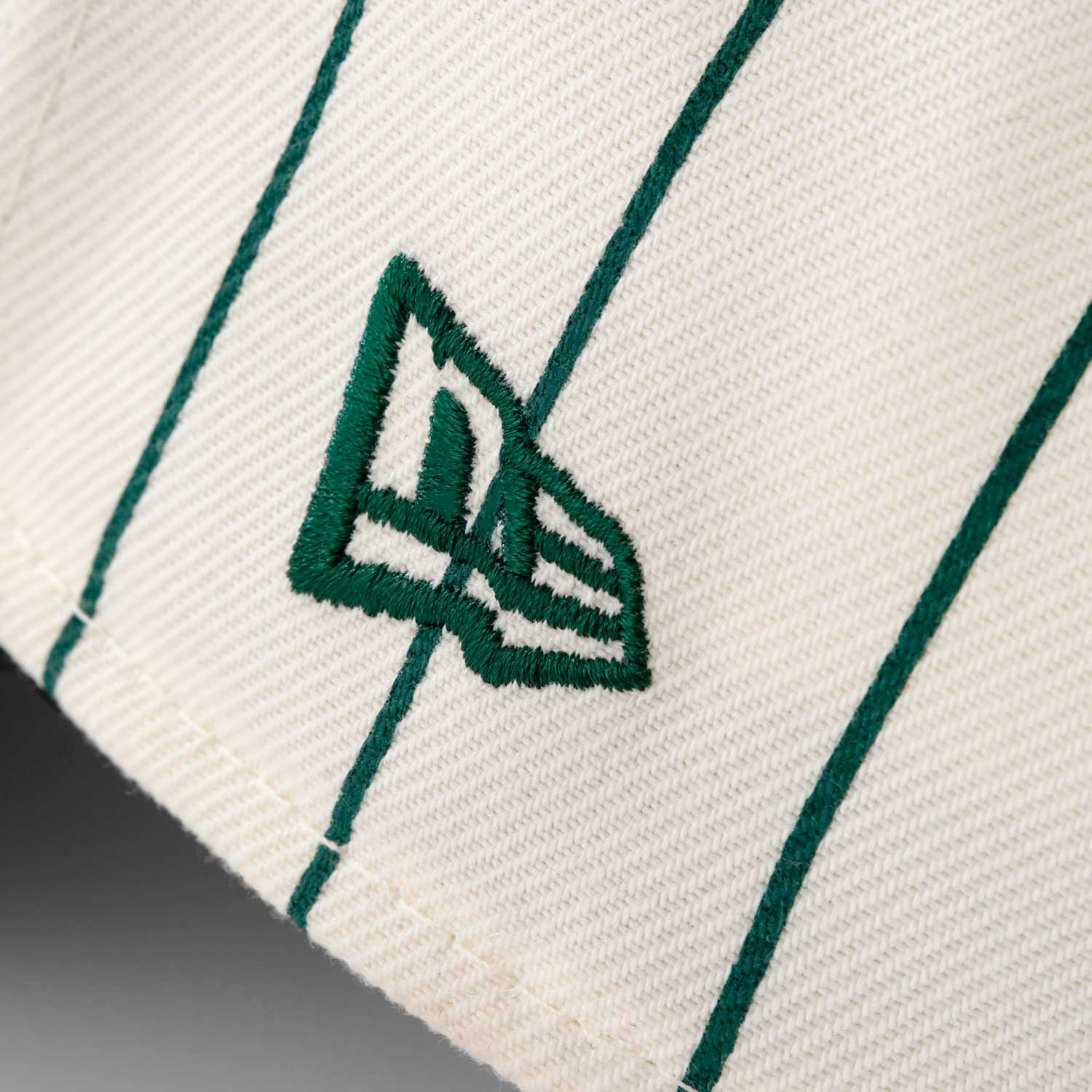 TRUE X NEW ERA 940 PINESTRIPE DK GREEN