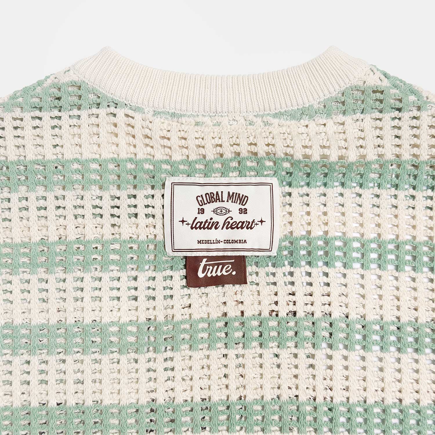 TEXTURE WIDE SLEEVE CROP TOP - CREAM