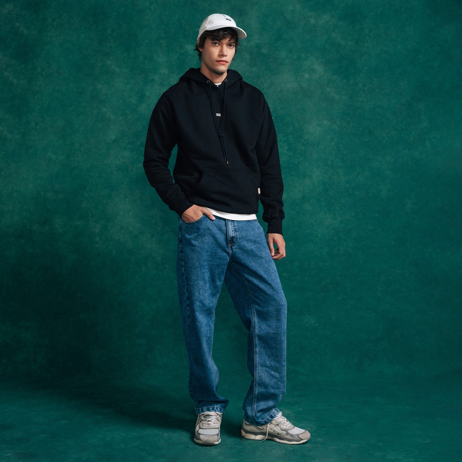 HOODIE CLÁSICO - NEGRO