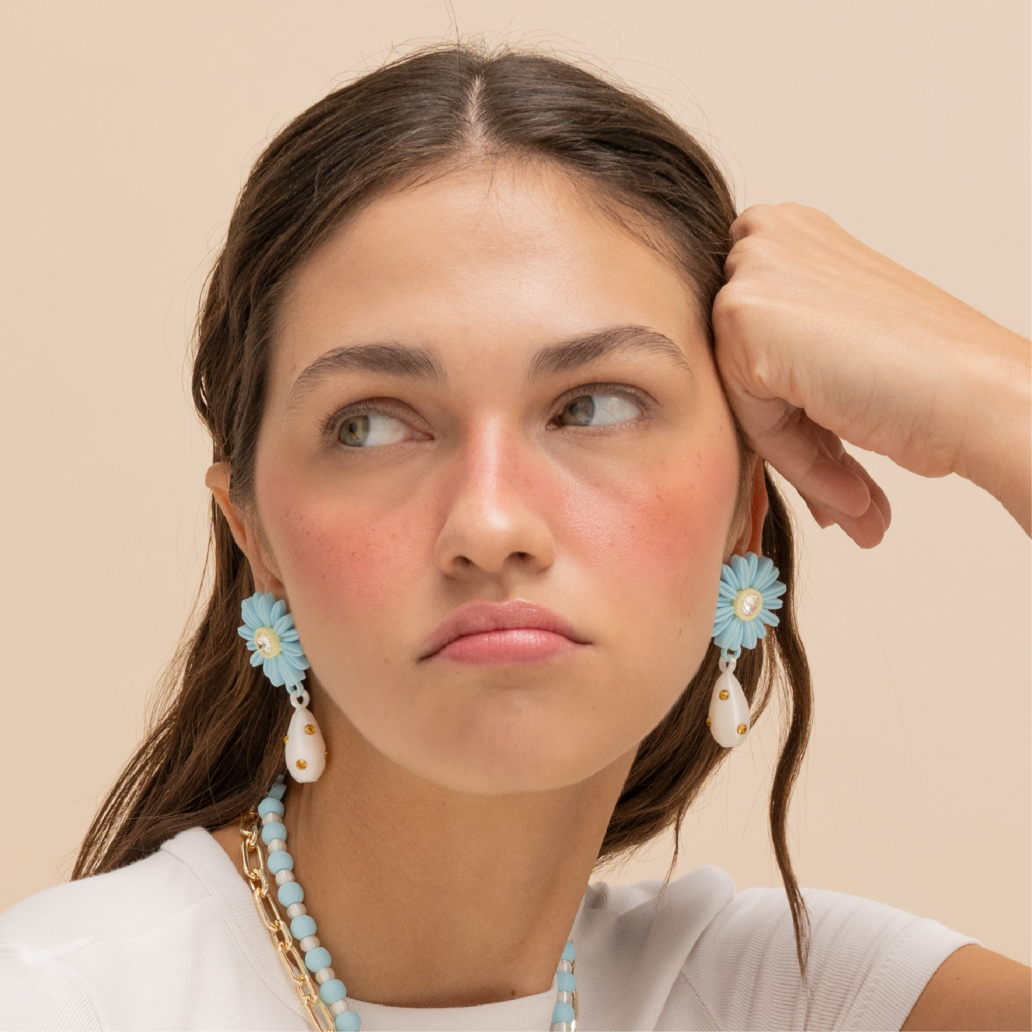 ARETES DE MARGARITA CON DIJE DE PERLA