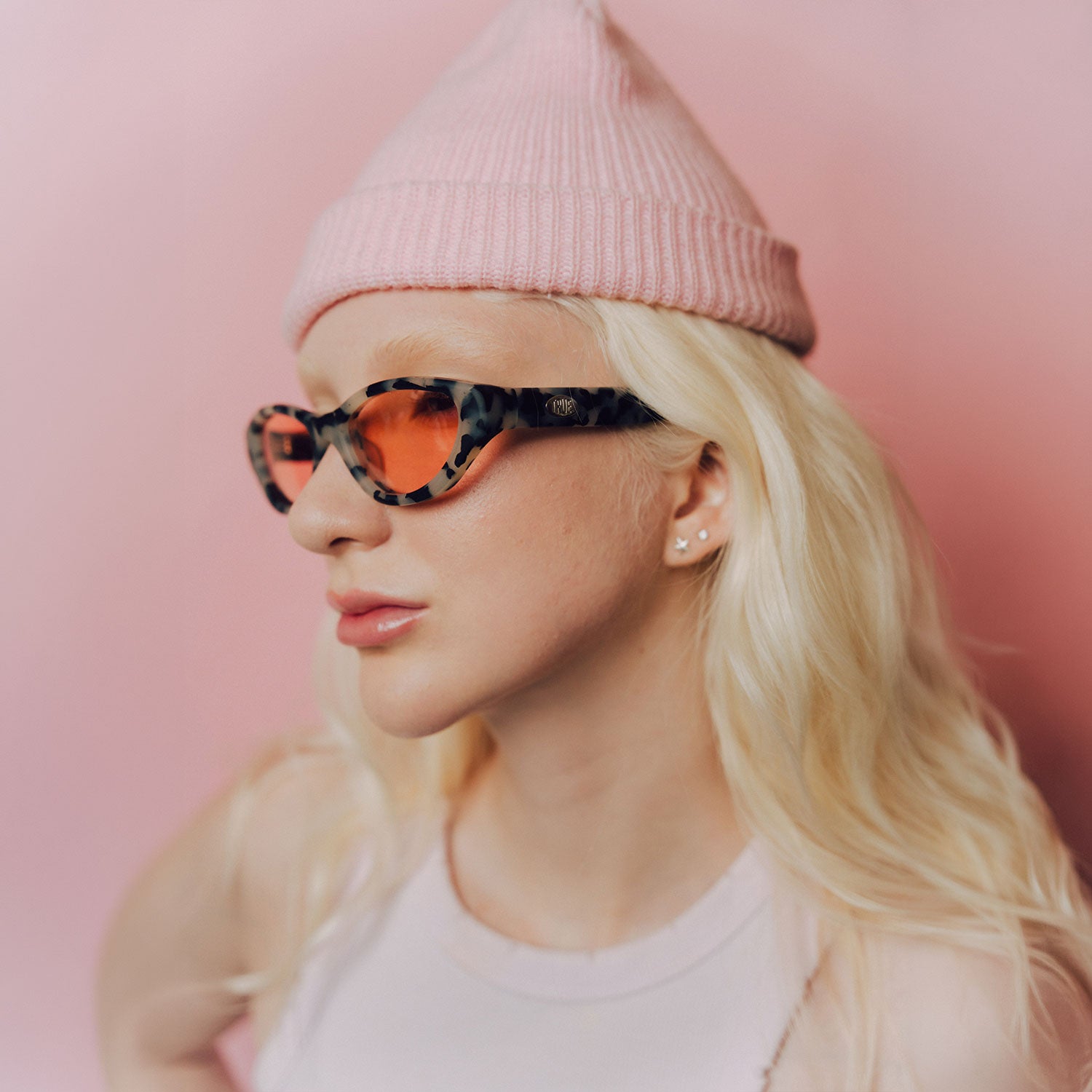 CAT-EYE SUNGLASSES - BLACK & WHITE