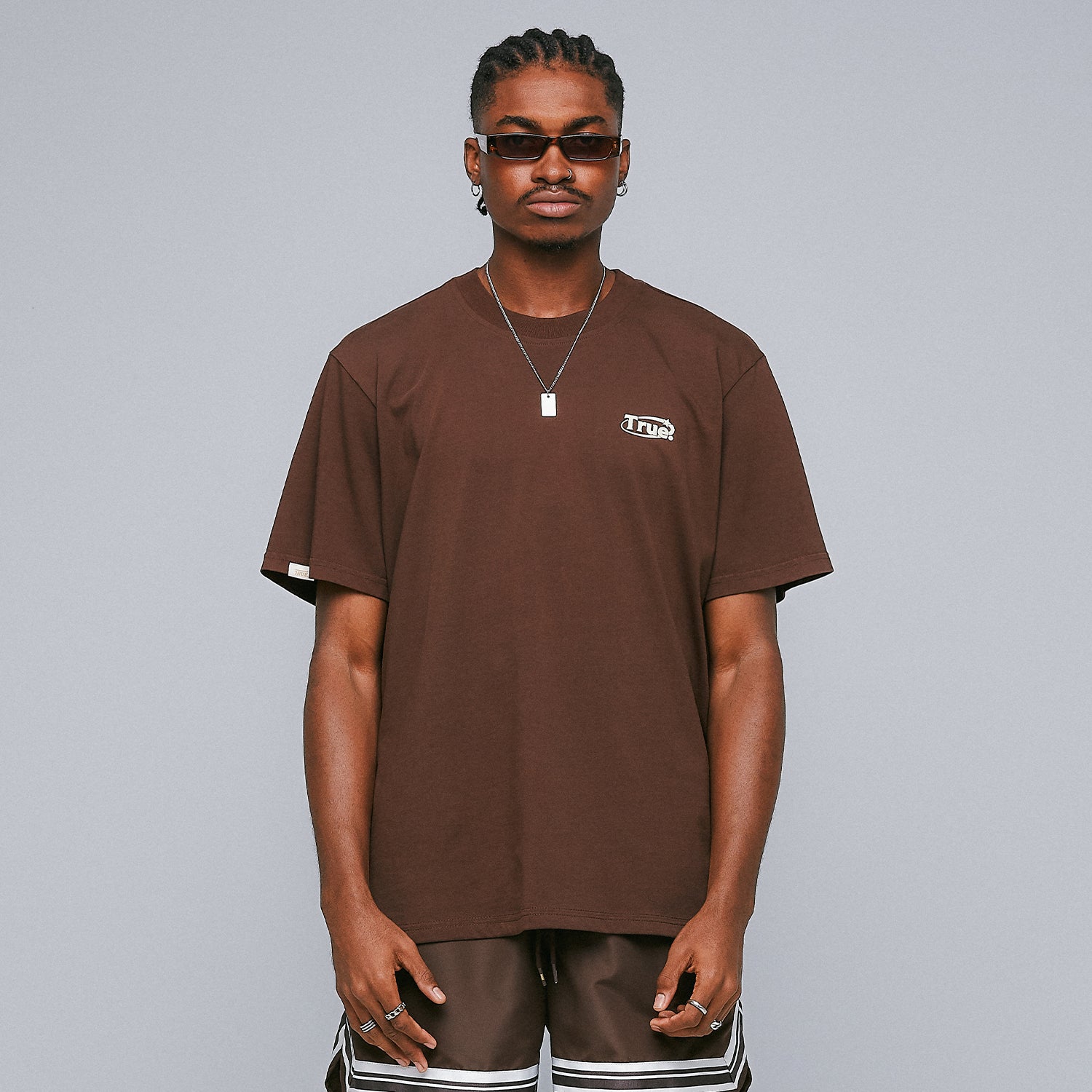 EVERYDAY LOGO T-SHIRT - BROWN