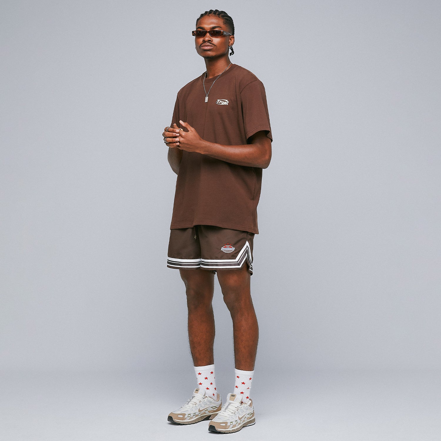 EVERYDAY LOGO T-SHIRT - BROWN
