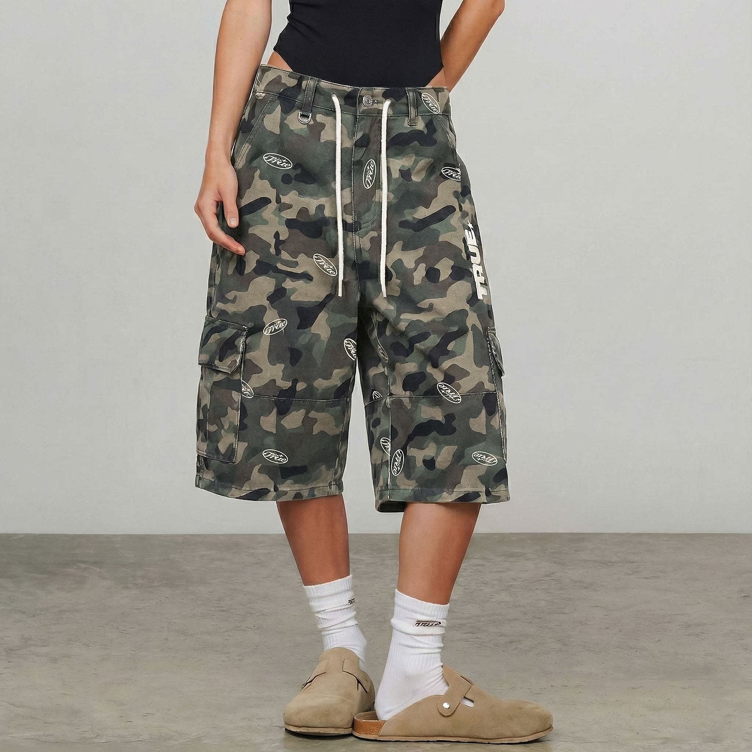 INTUITION CAMO CARGO JORTS - GREEN