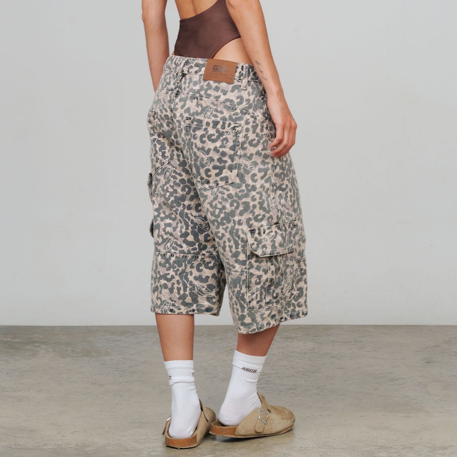 INTUITION LEOPARD CARGO JORTS - CAMEL