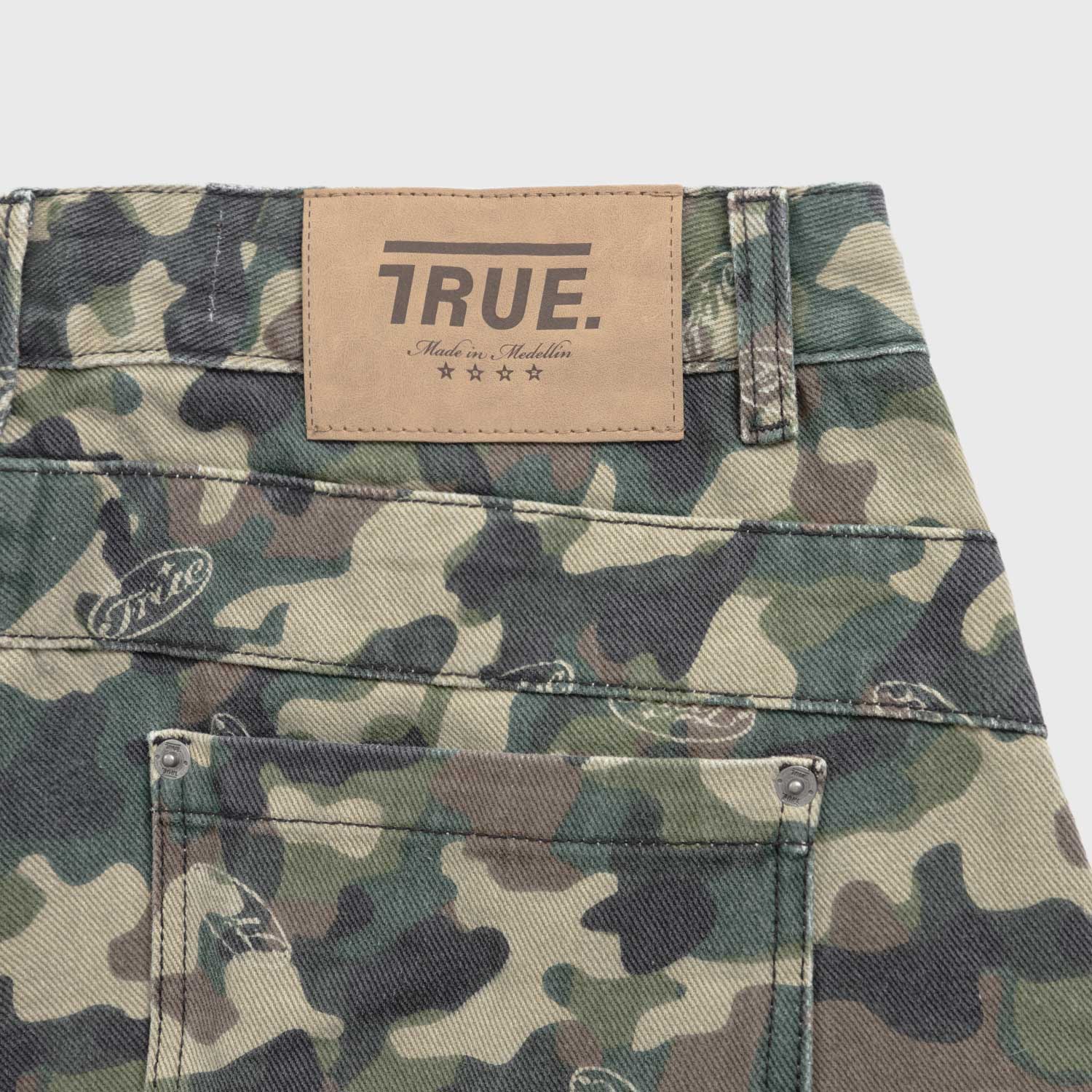 INTUITION CAMO CARGO JORTS - GREEN