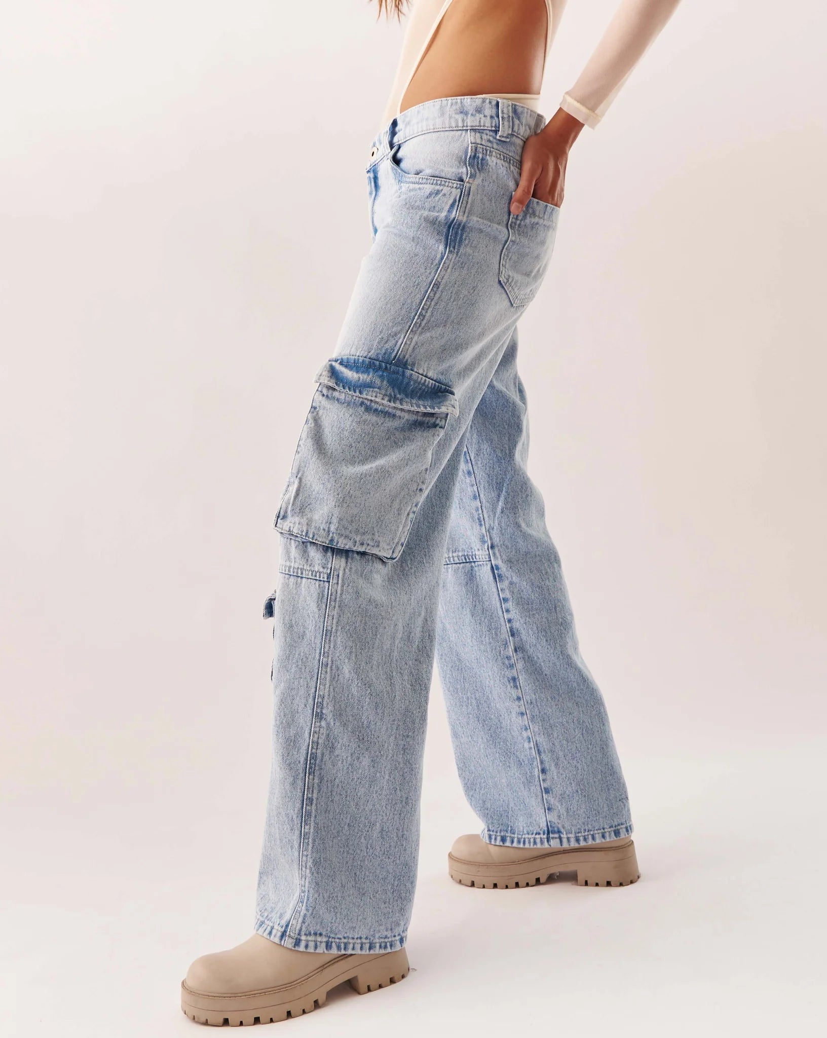 LOW RISE UTILITY BLUE JEAN