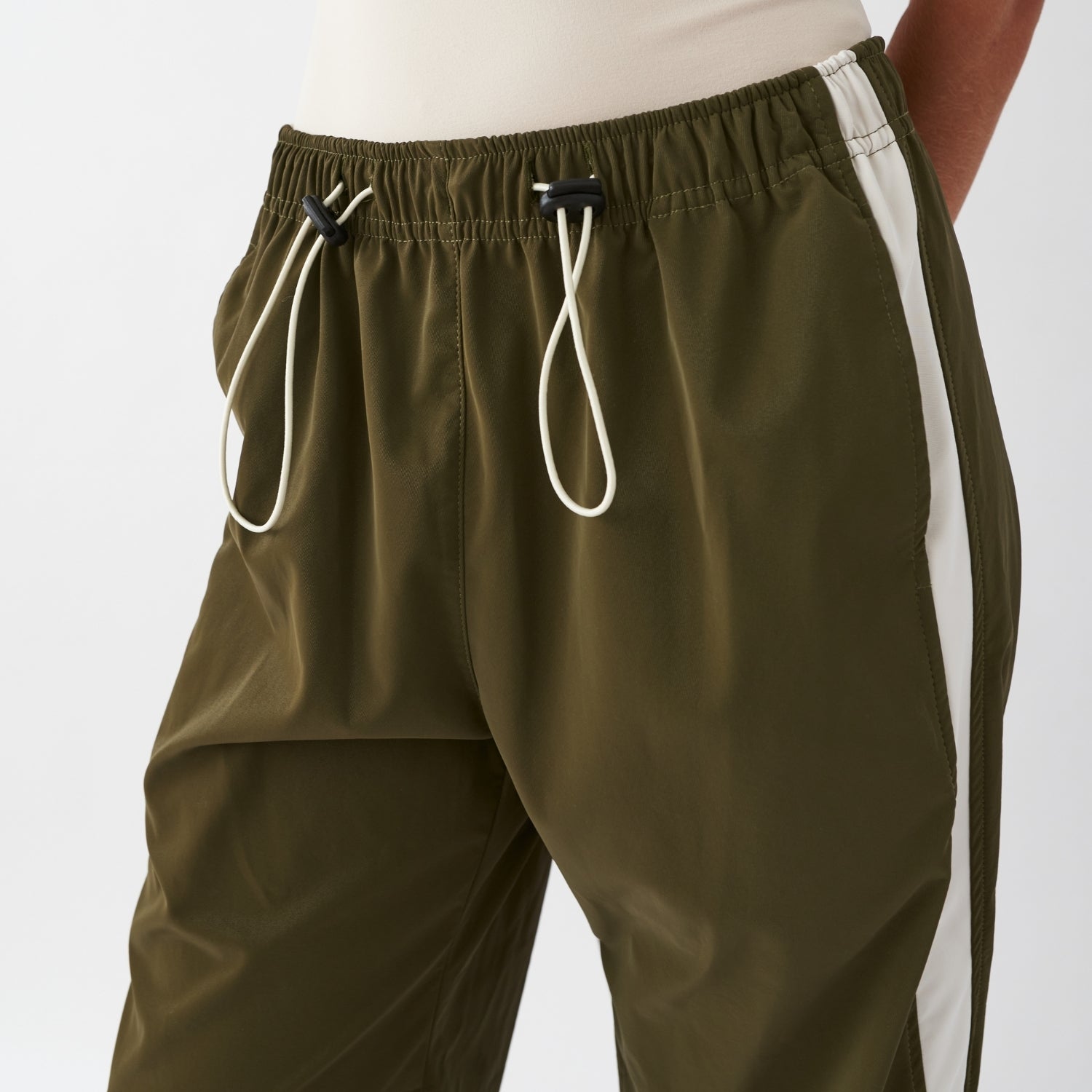 OLIVE TRACK PANT