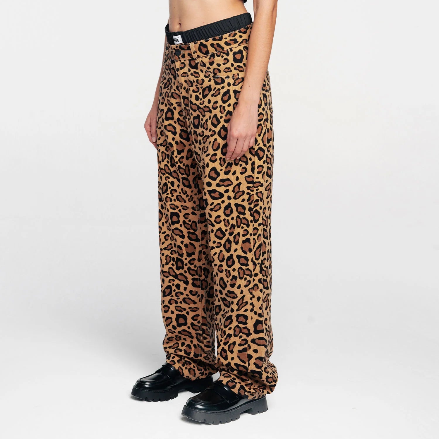 ANIMAL PRINT STRAIGHT LEG LASER PANT - LEOPARD