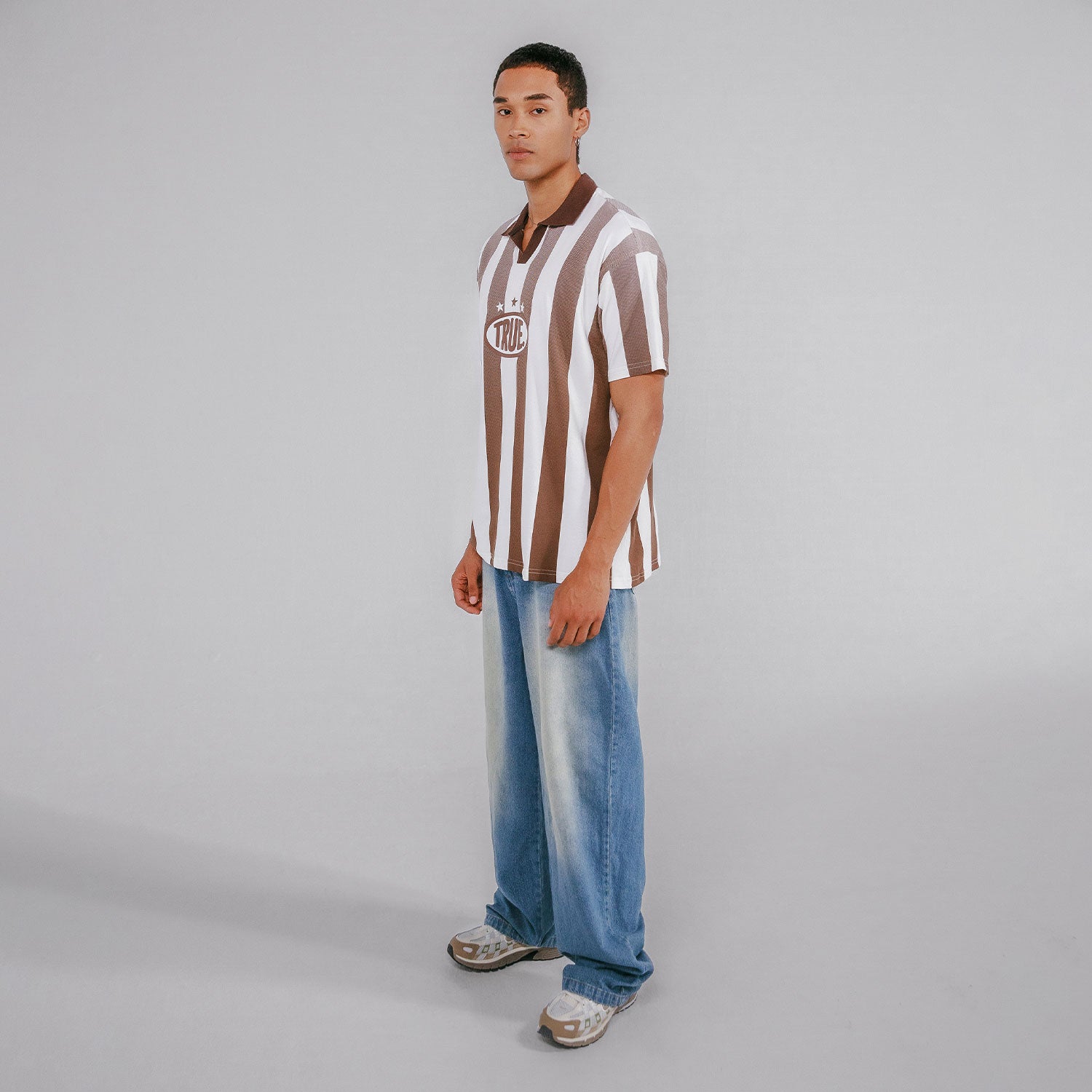 PARAÍSO OVERSIZED SOCCER T-SHIRT - BROWN