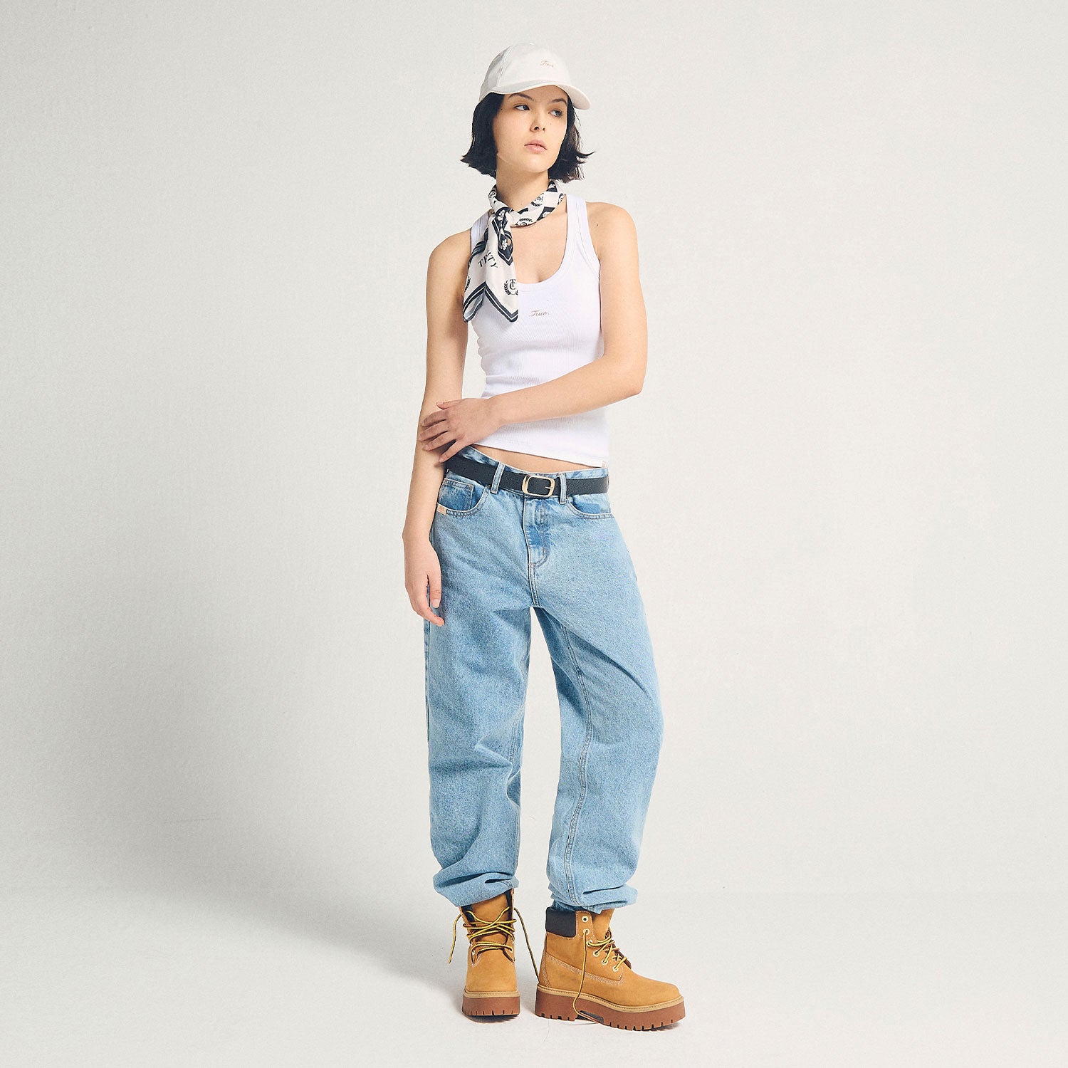 SIGNATURE STRAIGHT LEG DENIM - BLUE