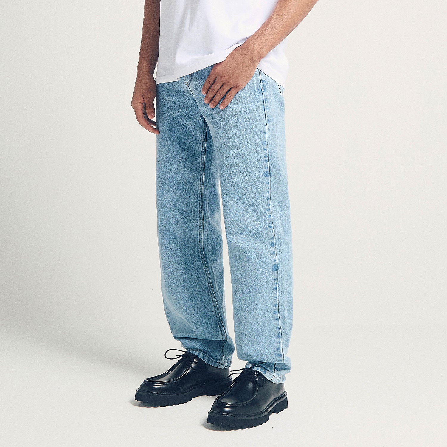 SIGNATURE STRAIGHT LEG DENIM - BLUE