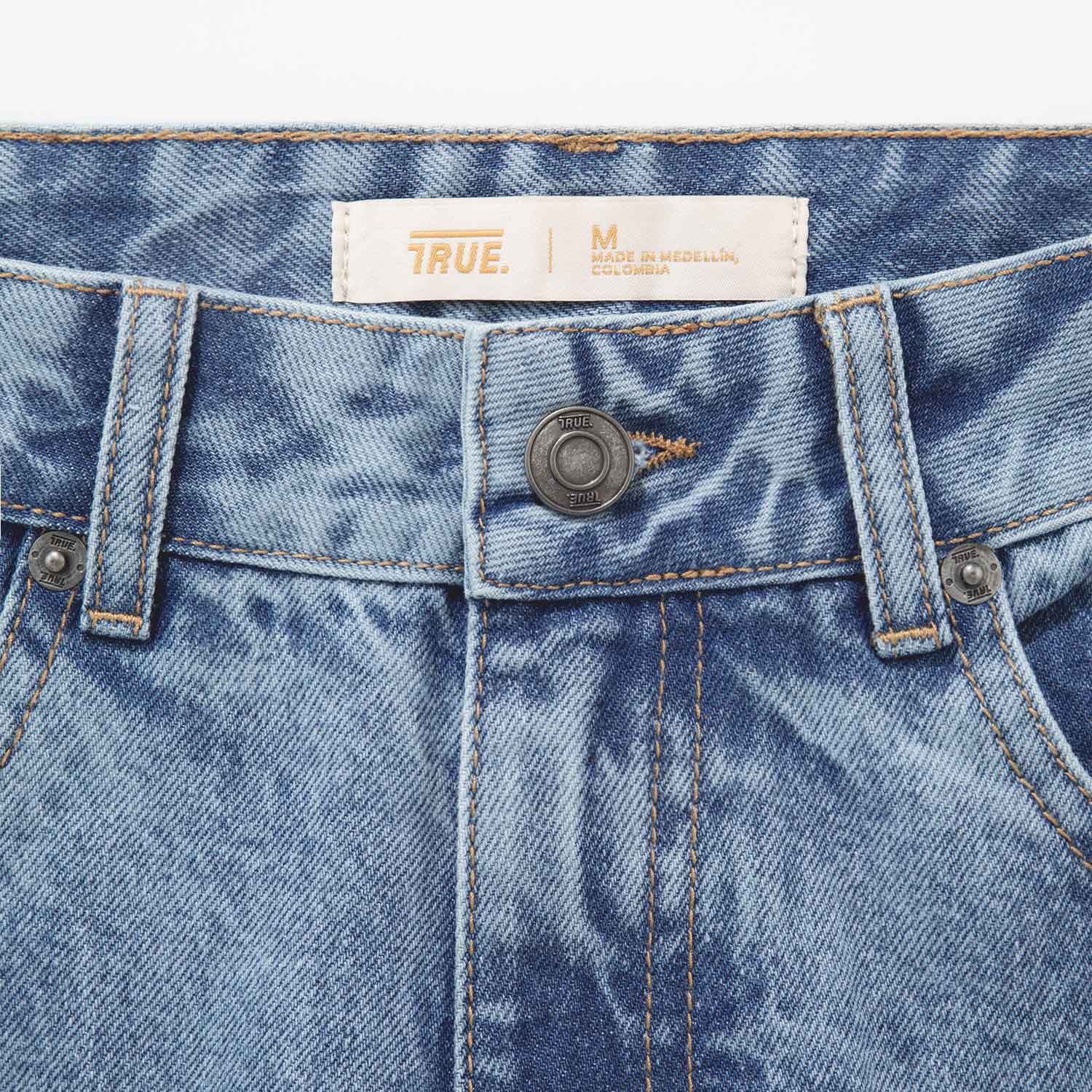 SIGNATURE STRAIGHT LEG DENIM - BLUE
