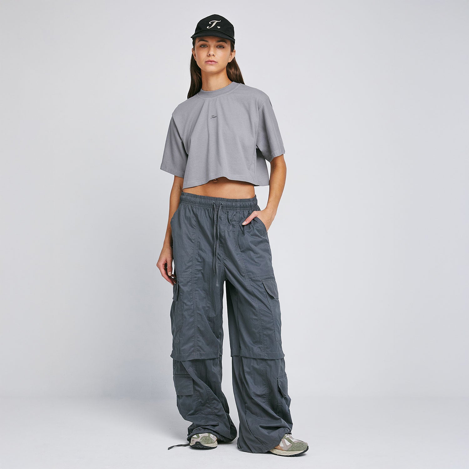SIGNATURE CROP TOP - GRAY