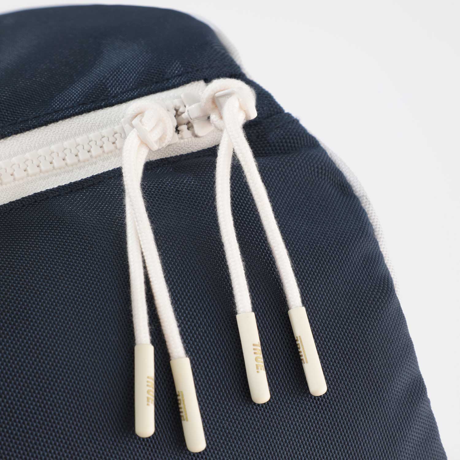 SIGNATURE DUFFLE BAG - DARK BLUE