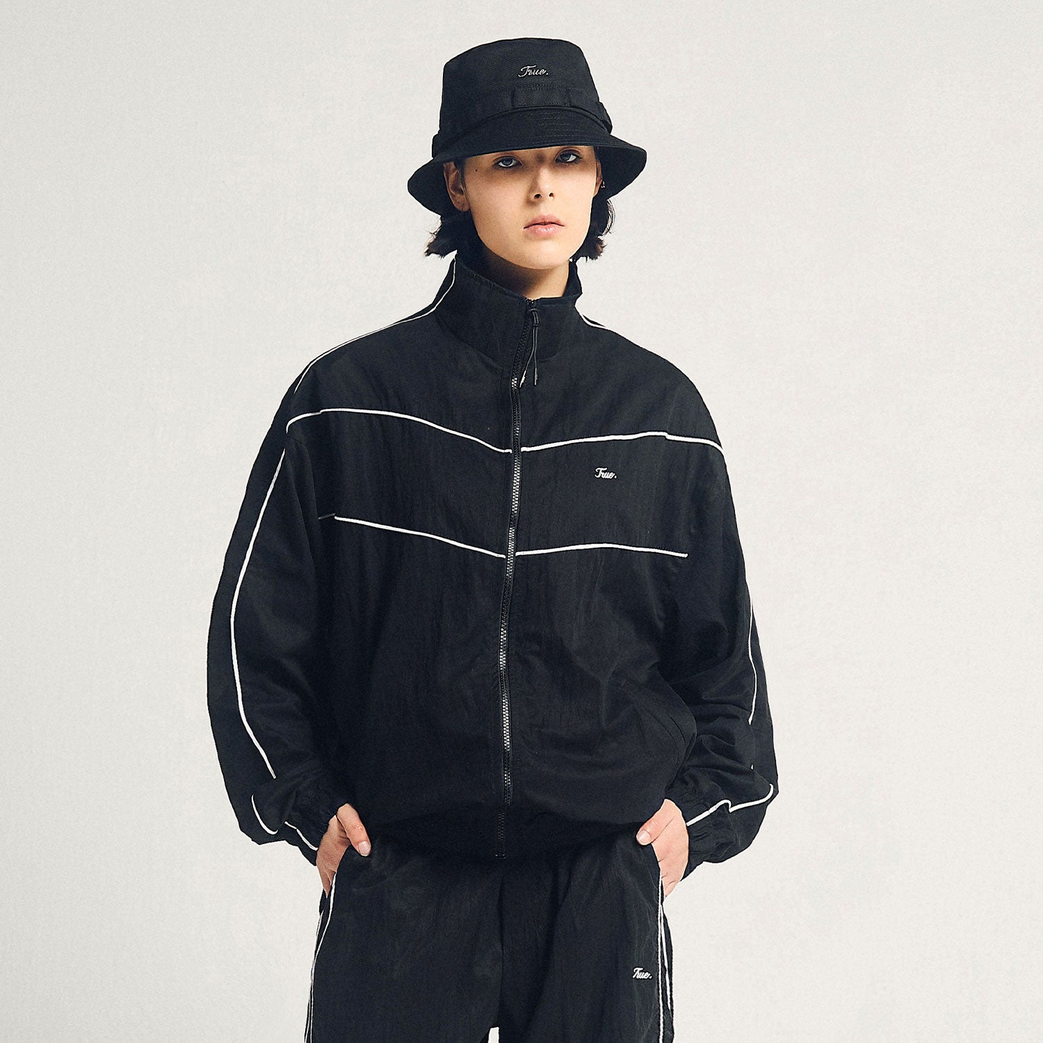 SIGNATURE TRACK JACKET - BLACK