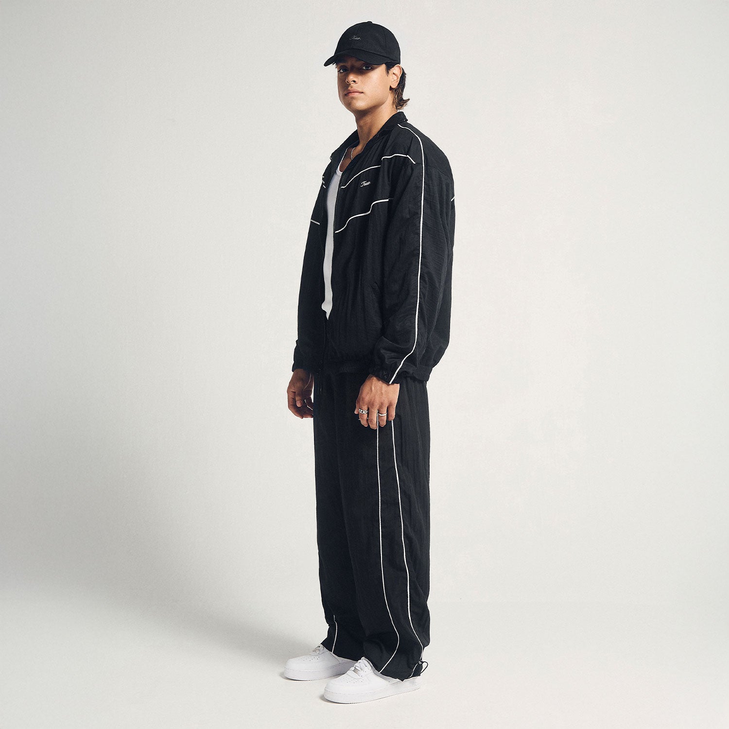 SIGNATURE TRACK JACKET - BLACK