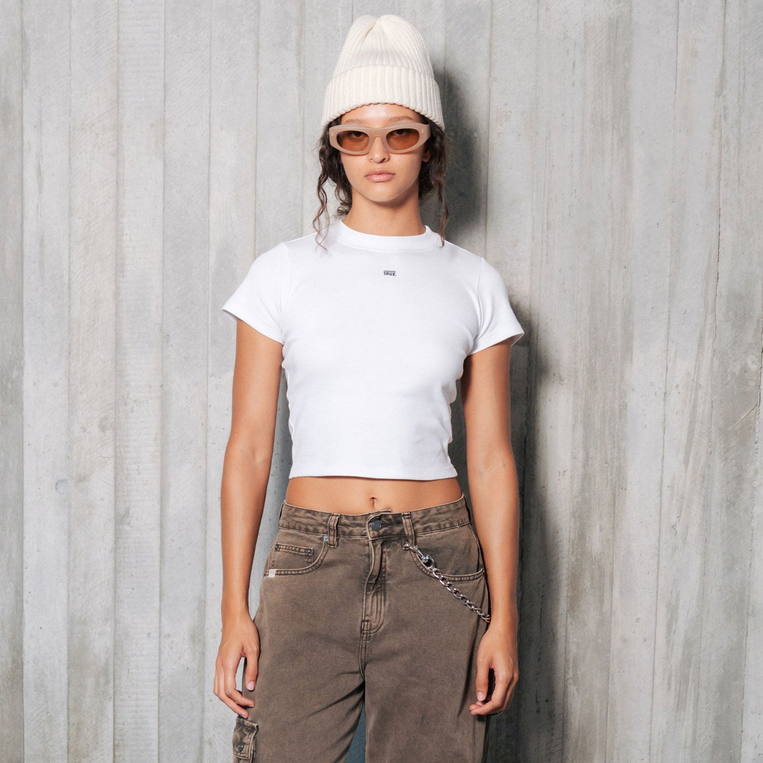 SLIM RIBBED FITTED TEE - WHITE