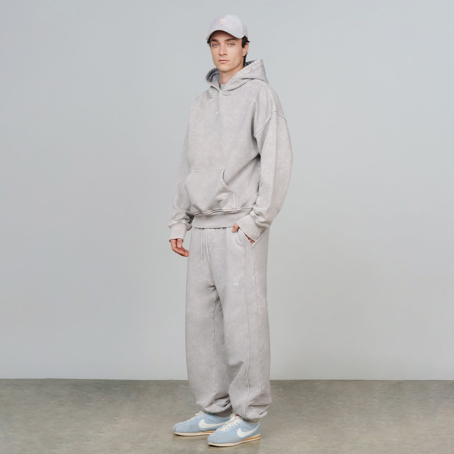 TRUE CLASSIC HOODIE - WASHED GRAY