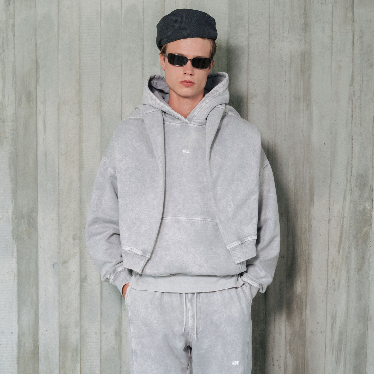 TRUE CLASSIC HOODIE - WASHED GRAY
