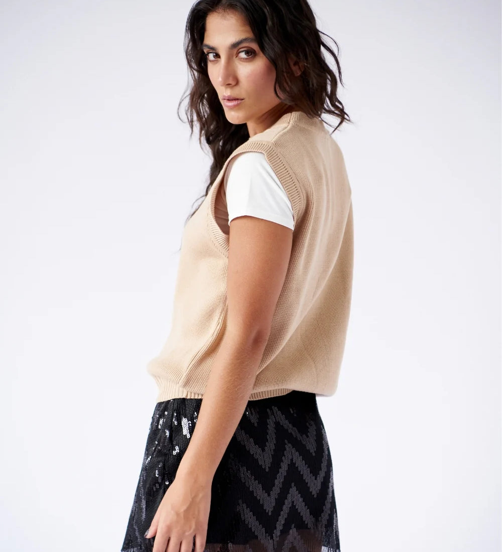 chaleco-color-arena-mujer-sand-chess-urban-rock_2048x2048_jpg.webp